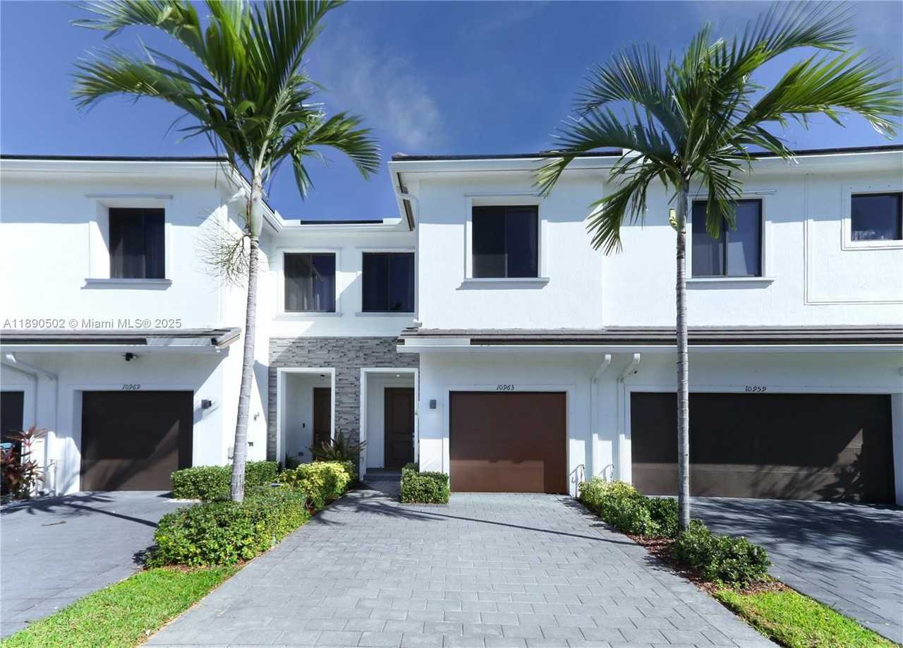 10963 Southwest 233rd Street - Photo 2 of 35