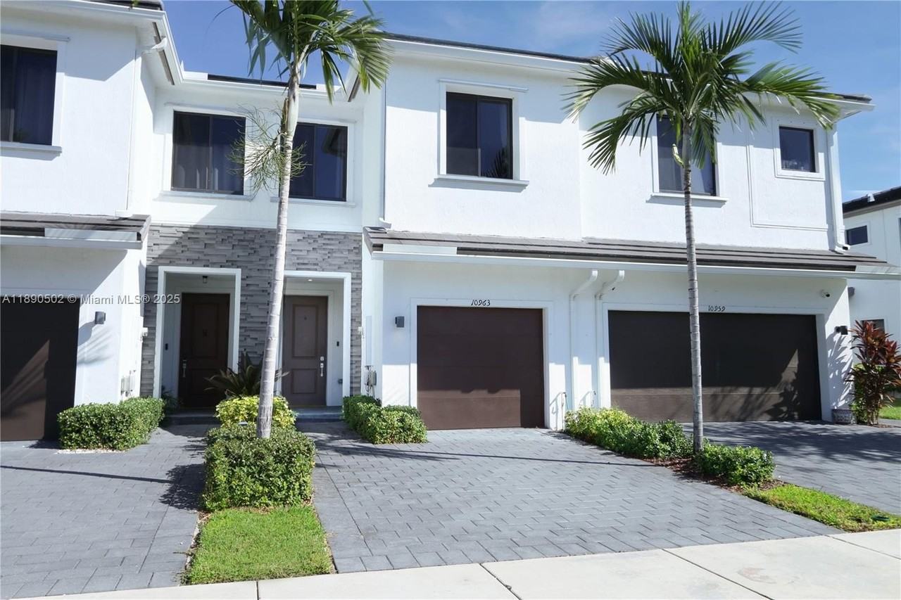 10963 Southwest 233rd Street - Photo 3 of 35