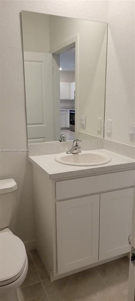 1461 Ne 5th Ave #1461 - Photo 3 of 9