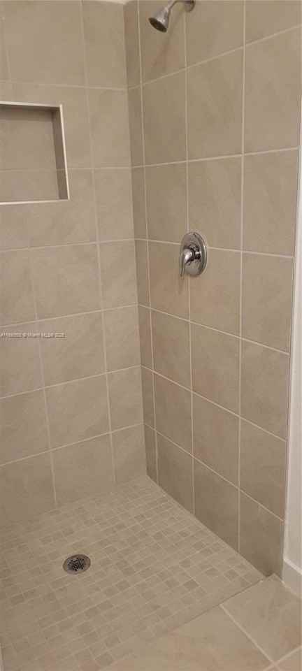 1461 Ne 5th Ave #1461 - Photo 4 of 9