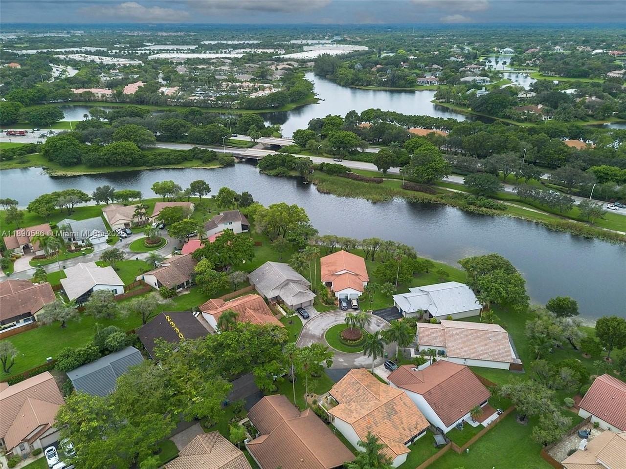 2330 Dover - Photo 3 of 46