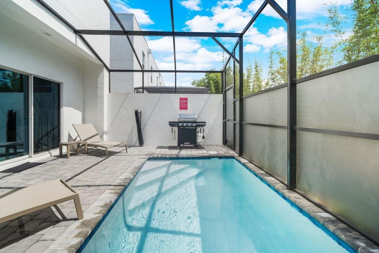 384 384 FAMAGUSTA DRIVE - Photo 2 of 50