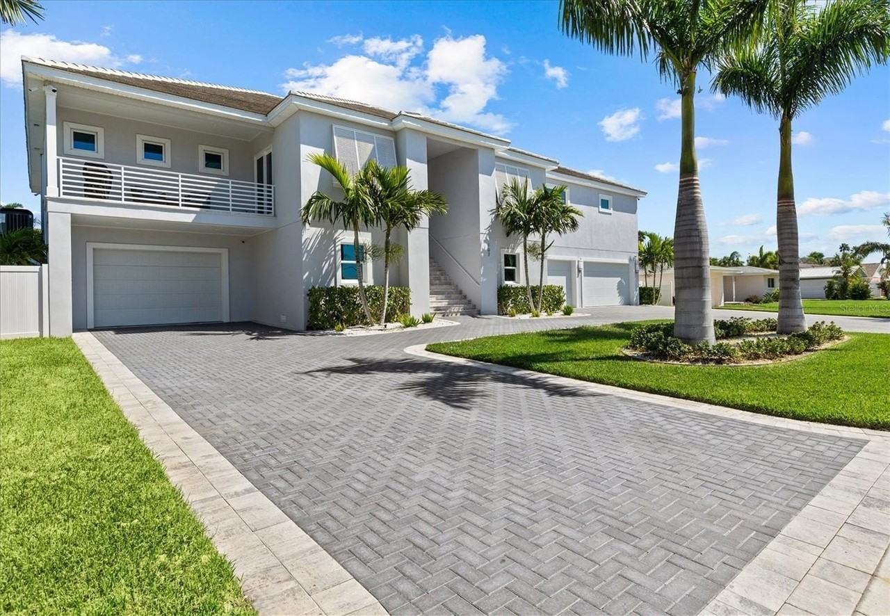 107 12th St - Photo 2 of 50