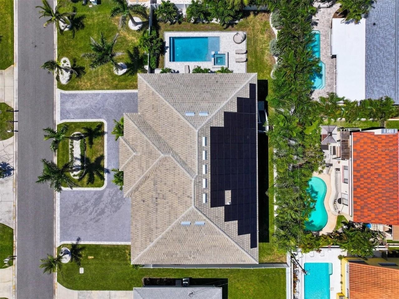 107 12th St - Photo 3 of 50