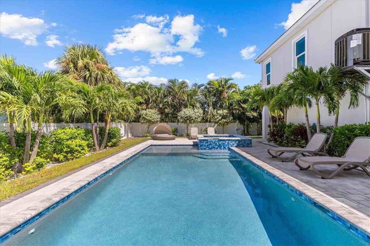 107 12th St - Photo 5 of 50