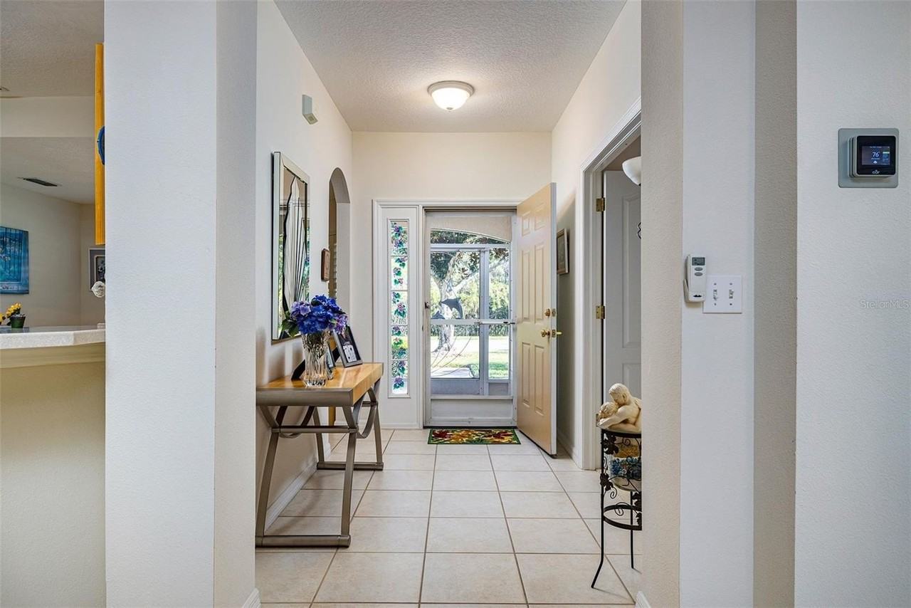 10709 Collar Dr - Photo 5 of 48