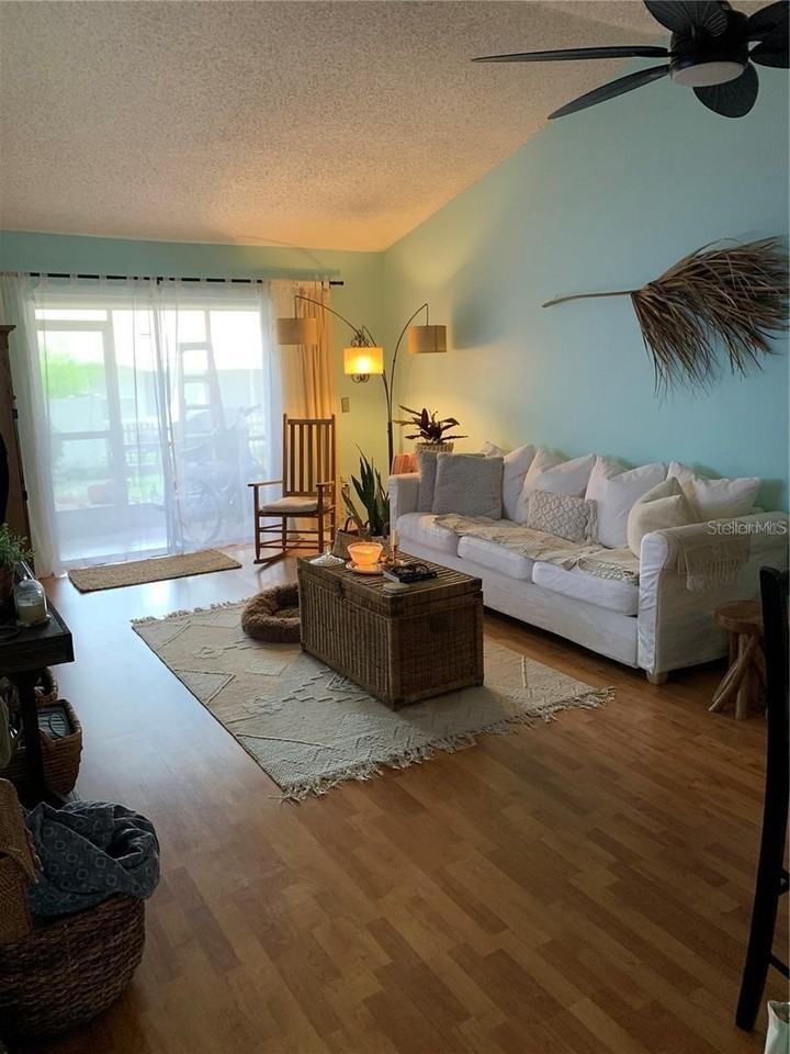 300 Plymouth St - Photo 3 of 23