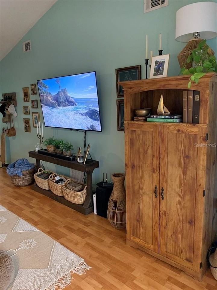 300 Plymouth St - Photo 7 of 23