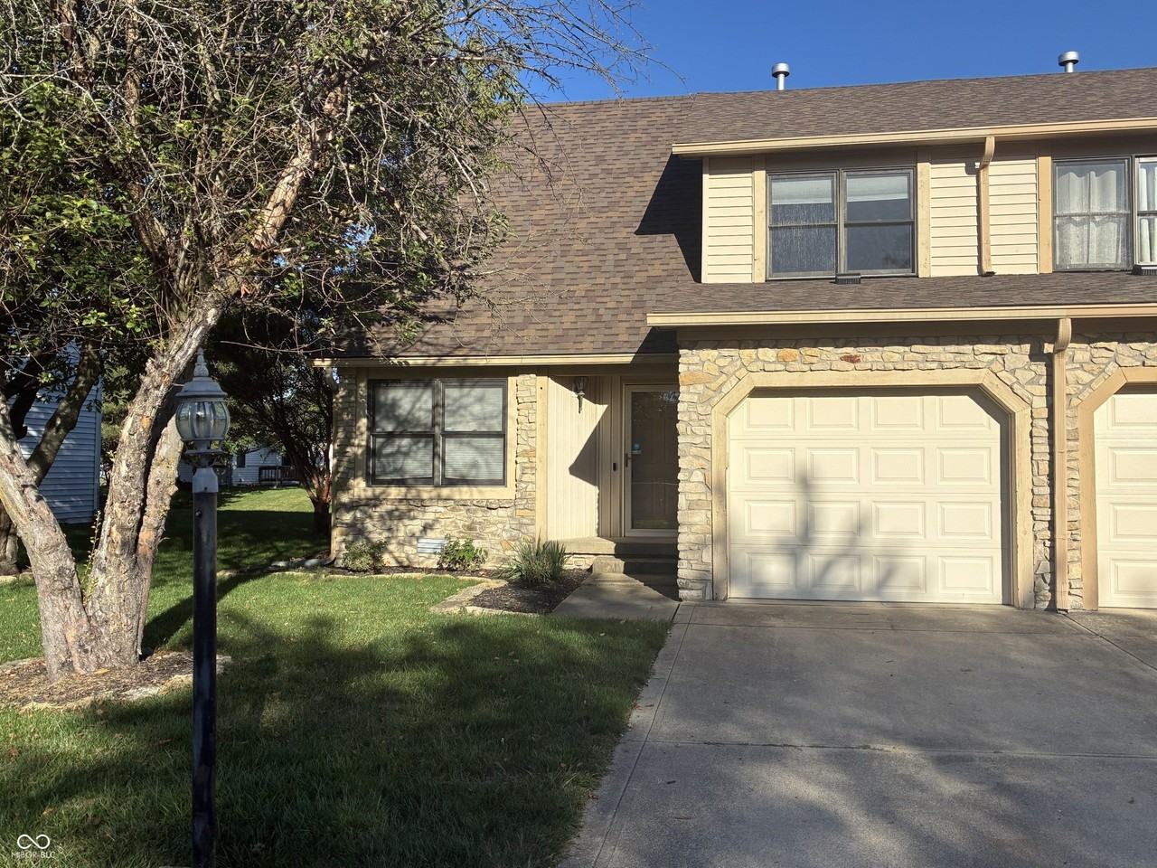 1131 Anthony Ct - Photo 2 of 10