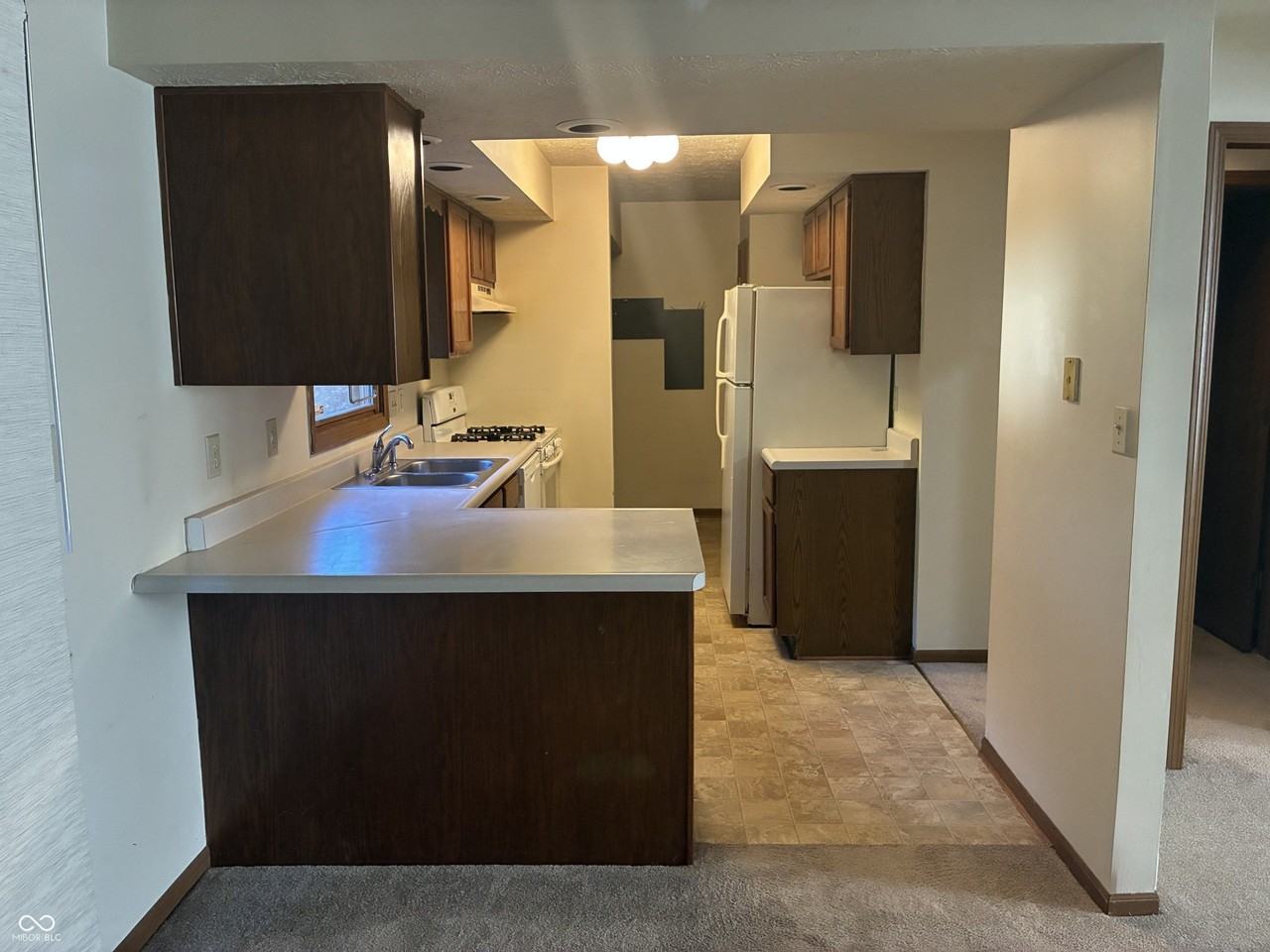 1131 Anthony Ct - Photo 4 of 10