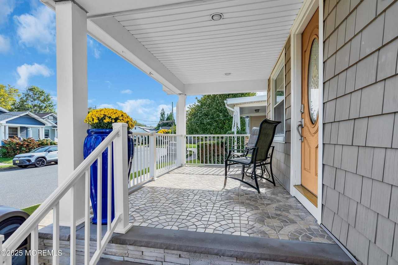 35 Lipman Pl - Photo 3 of 32