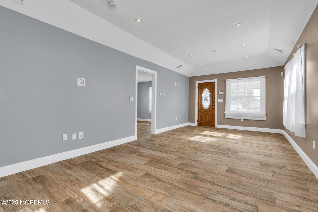 35 Lipman Pl - Photo 6 of 32