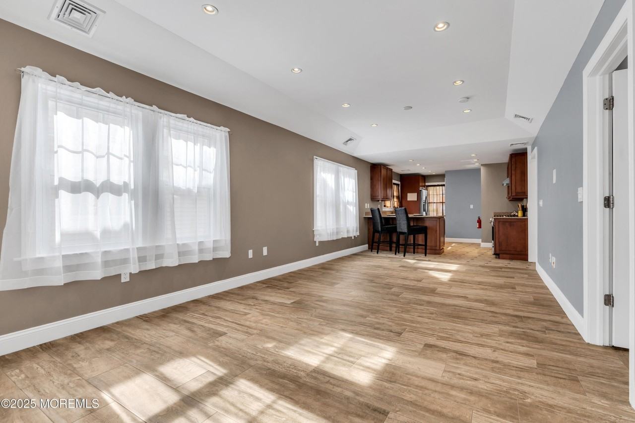 35 Lipman Pl - Photo 7 of 32