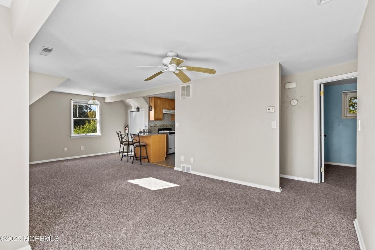 633 Manetta Dr N - Photo 5 of 28