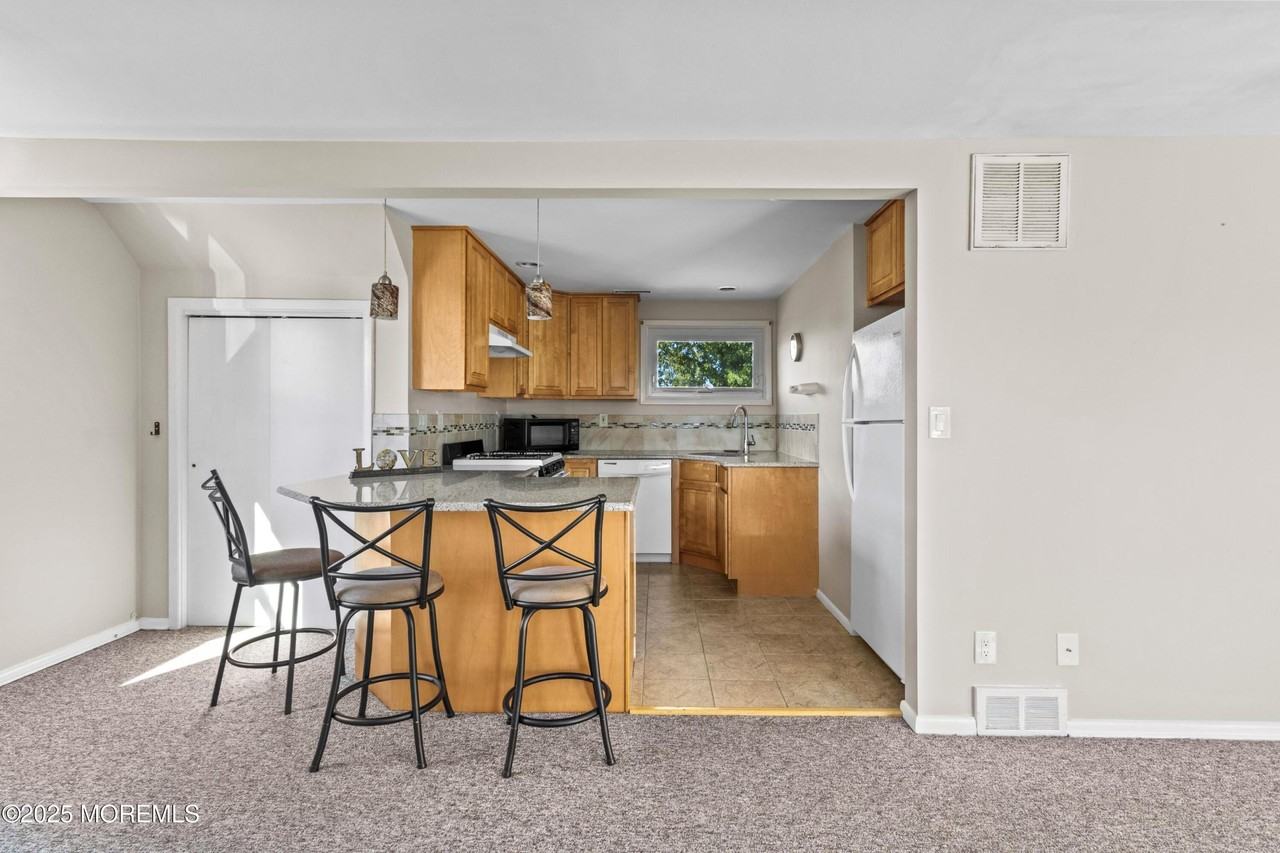 633 Manetta Dr N - Photo 6 of 28