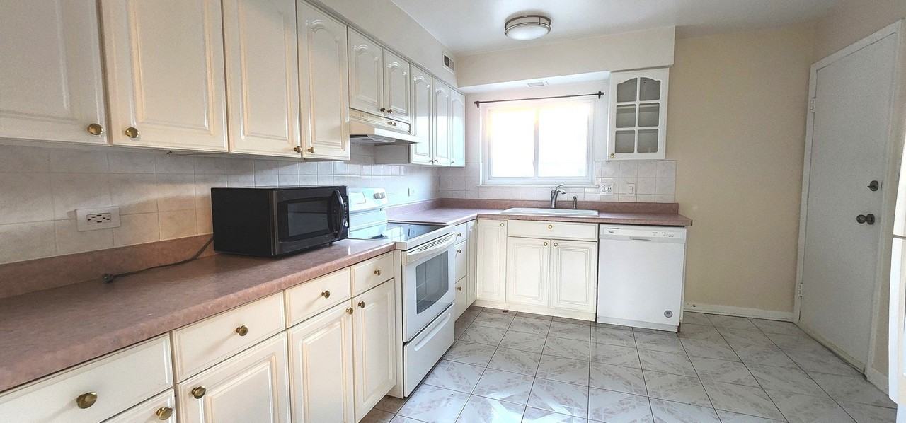 9461 Bay Colony Dr #2S - Photo 3 of 20