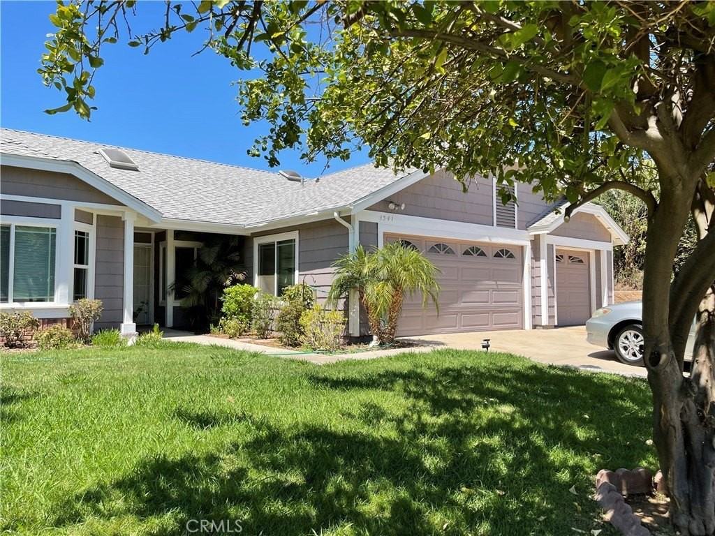 1341 Grovehill Dr - Photo 2 of 23