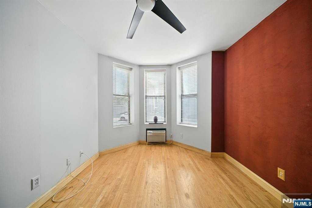 224 48th Street - Photo 5 of 25