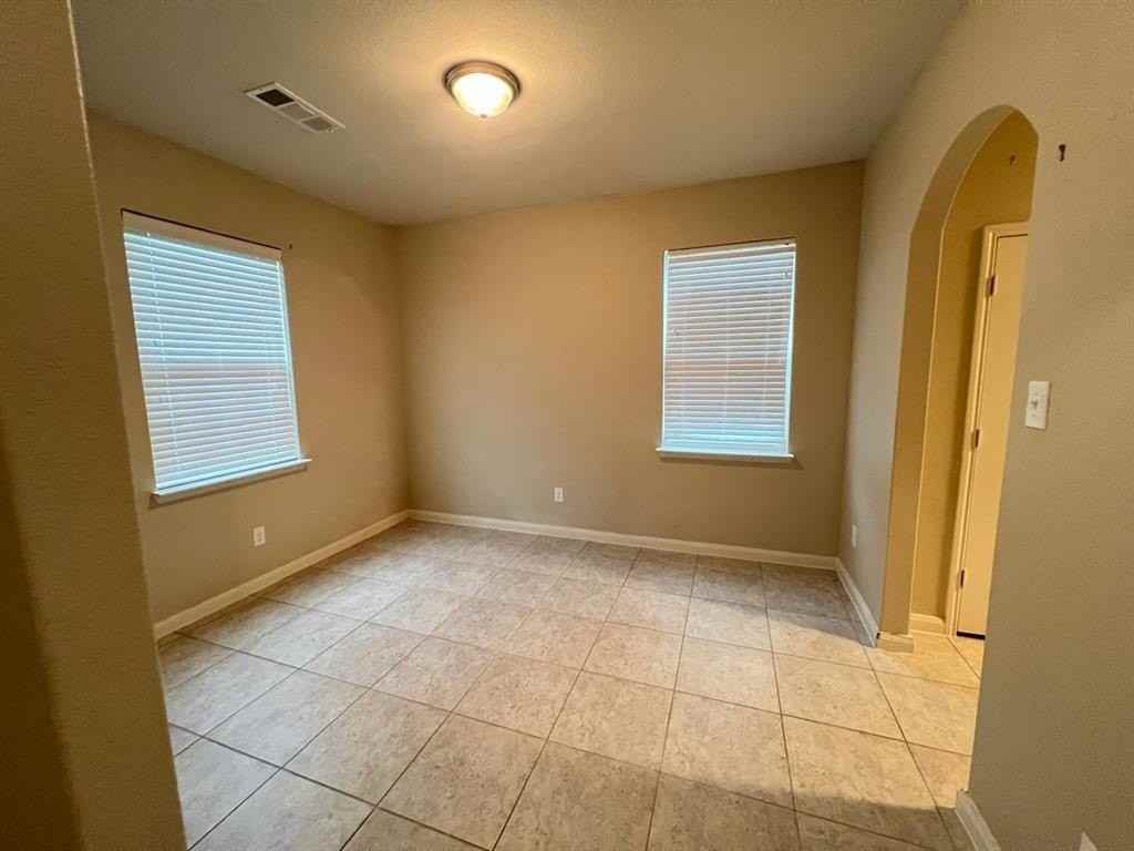 1601 Wilderness St - Photo 2 of 16