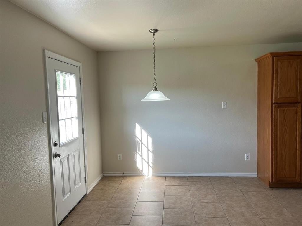 711 E College St - Photo 4 of 14