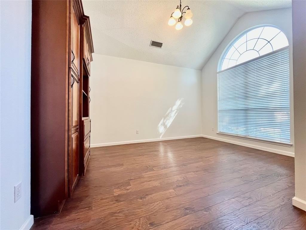 2241 Dampton Dr - Photo 3 of 21