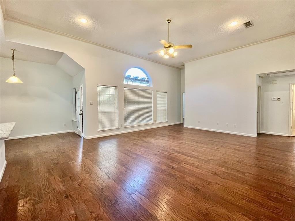 2241 Dampton Dr - Photo 4 of 21