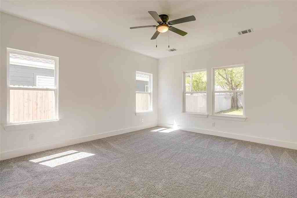 813 Stamps Ave - Photo 6 of 17