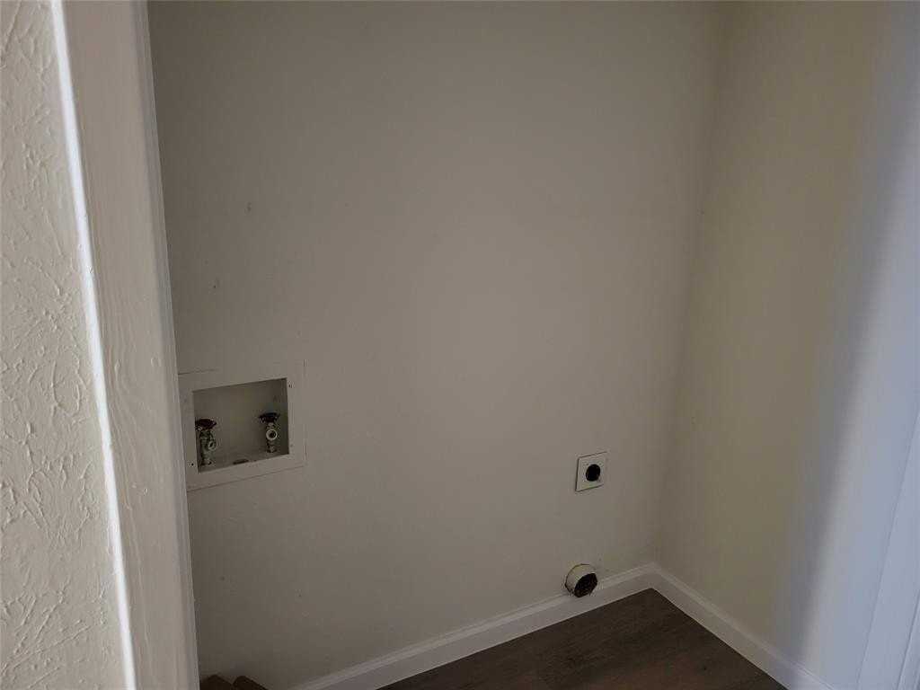 3127 Willowbrook Ct - Photo 2 of 14