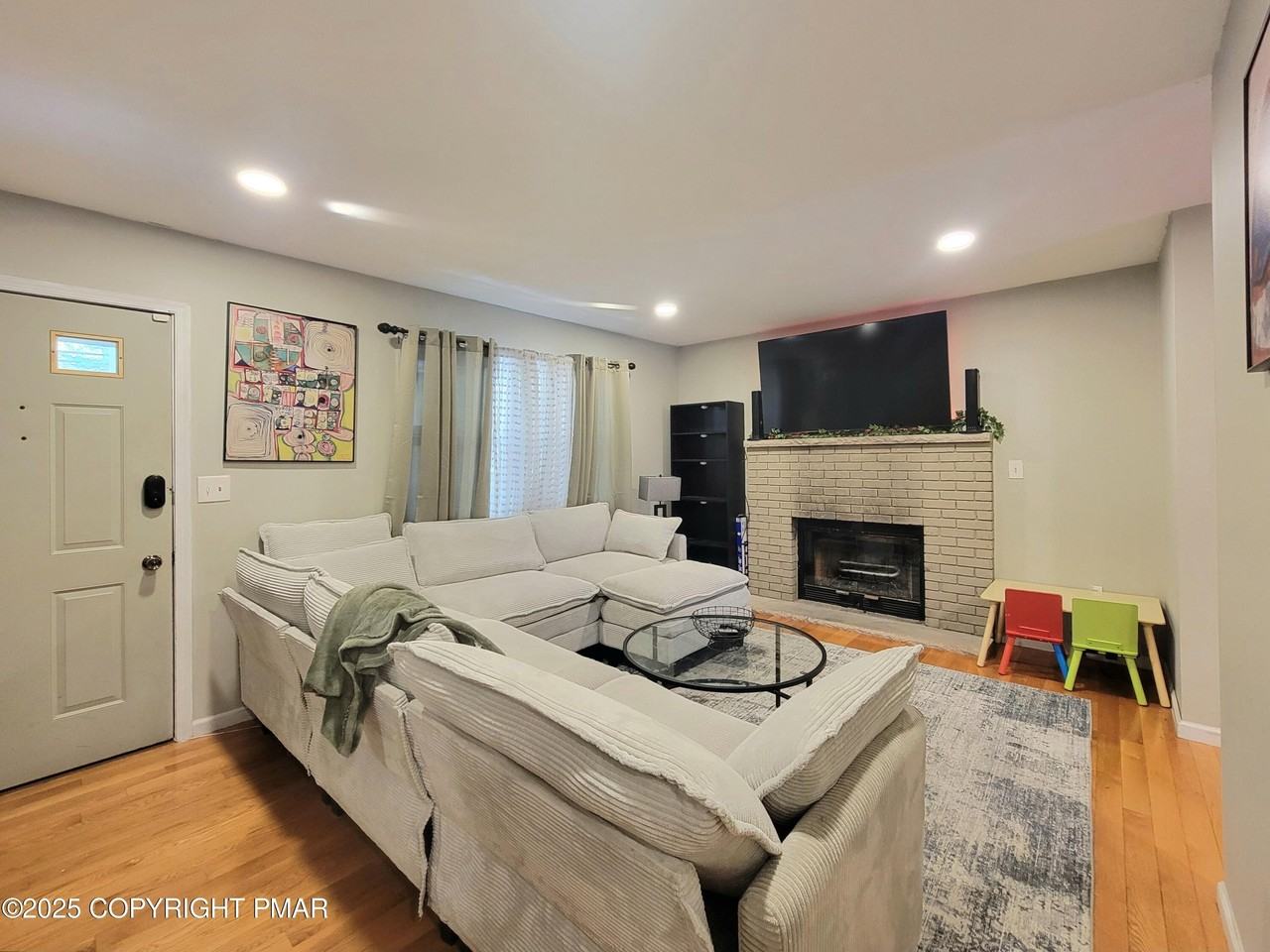 877 Country Place Dr - Photo 3 of 28