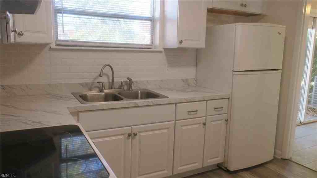 502 Catalpa Dr - Photo 3 of 20