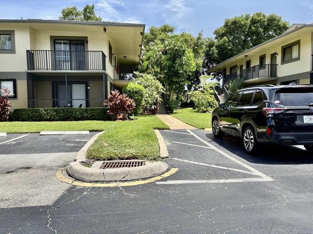 610 Trace Cir #107 - Photo 4 of 42