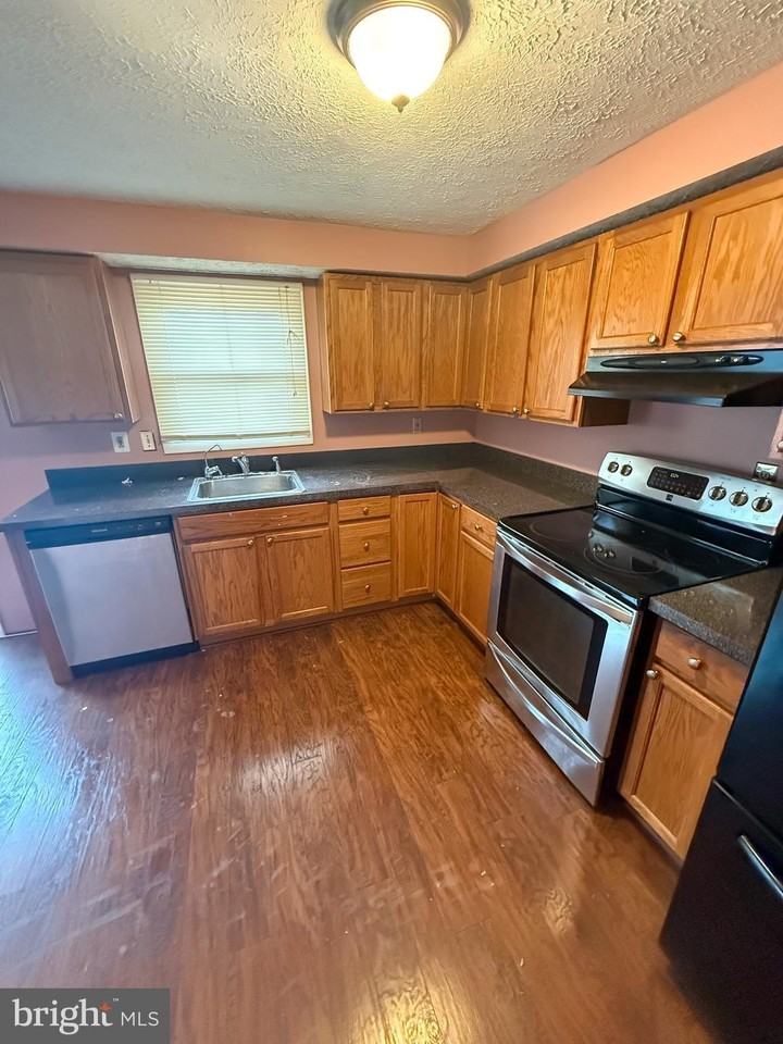 46 Running Brooke Dr - Photo 2 of 18