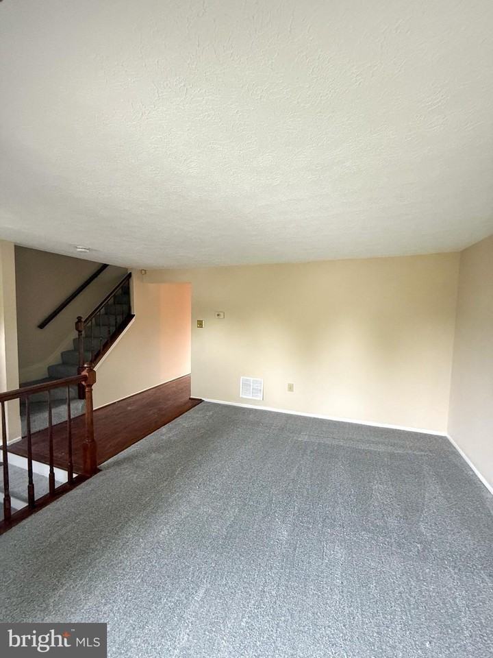 46 Running Brooke Dr - Photo 4 of 18