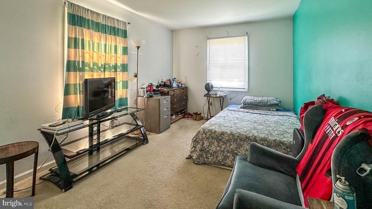 611 Maplewood Ave - Photo 7 of 15