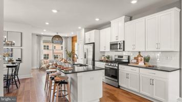 featured image of 911 Magnolia Ln