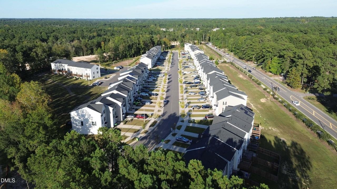 6425 Pathfinder Way - Photo 3 of 40