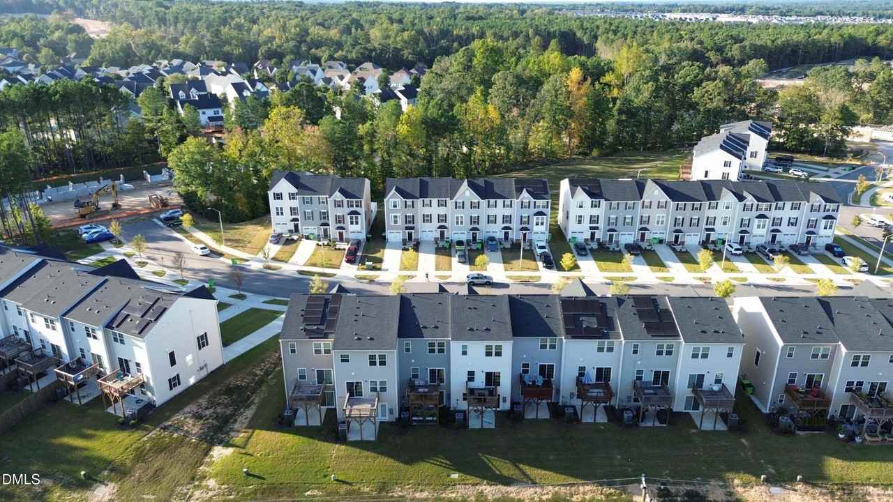 6425 Pathfinder Way - Photo 4 of 40