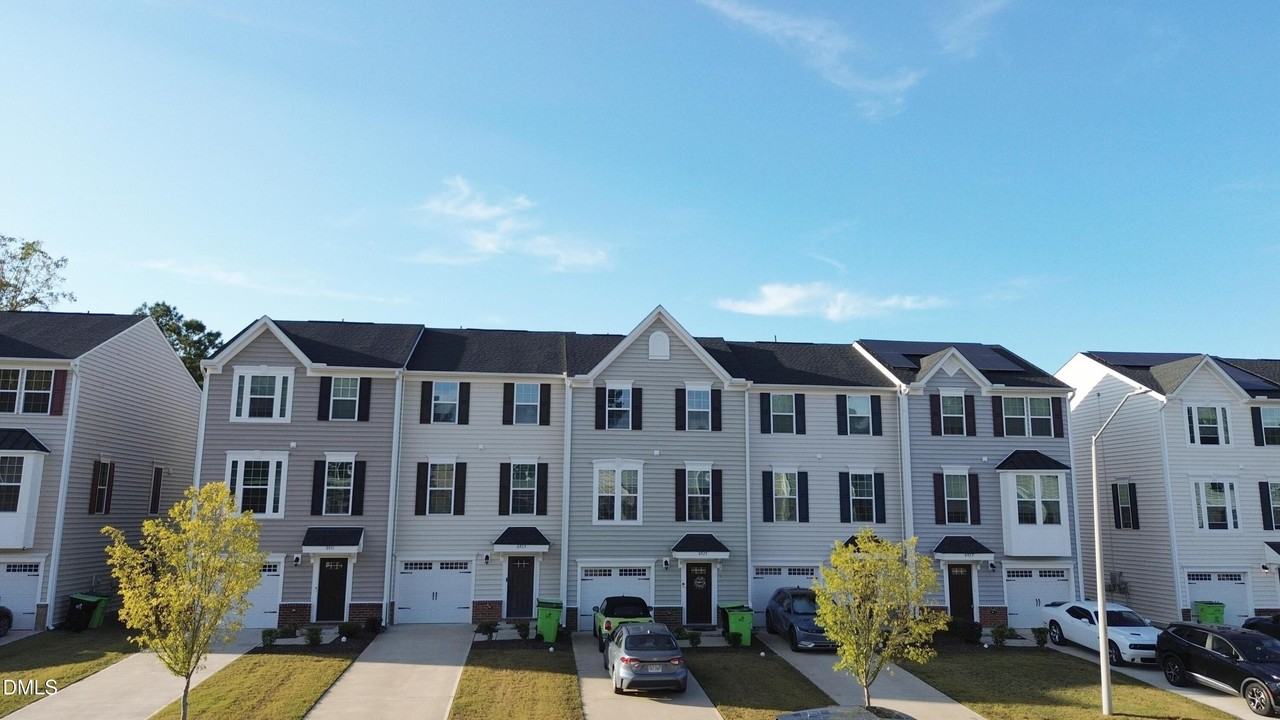 6425 Pathfinder Way - Photo 5 of 40