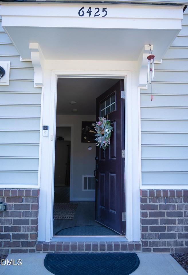 6425 Pathfinder Way - Photo 7 of 40