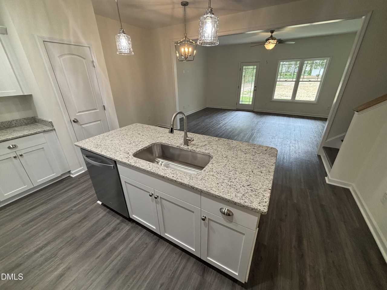 606 S Blackmon St - Photo 3 of 25