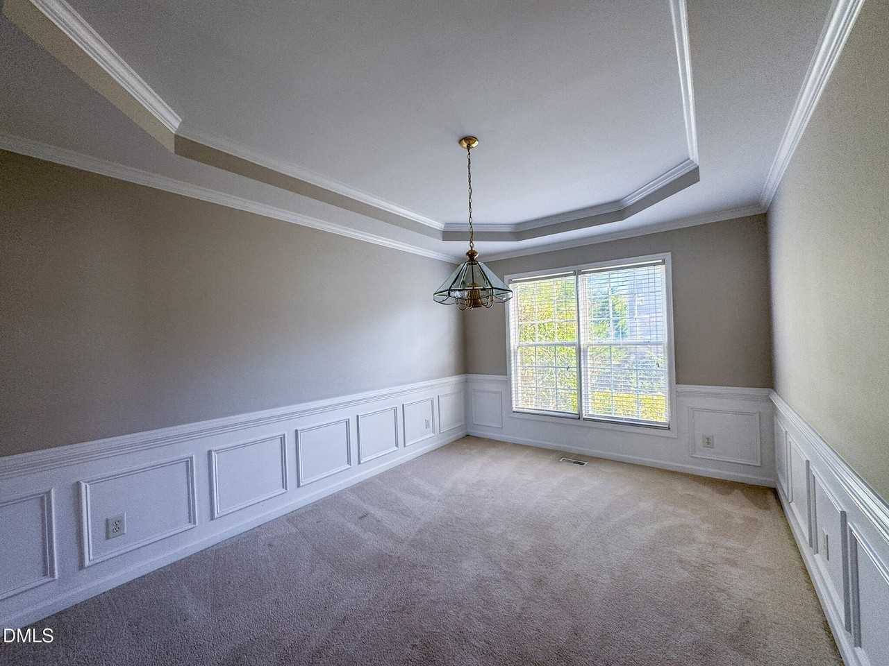 209 Oxcroft St - Photo 7 of 25