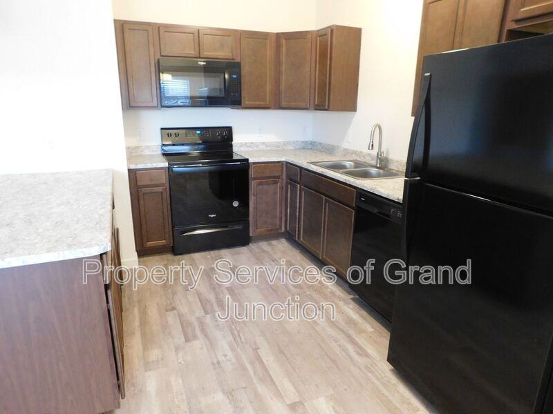 668 Brookwillow Dr #9 - Photo 4 of 10