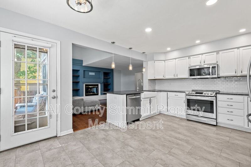 7290 S Pierson St - Photo 3 of 19