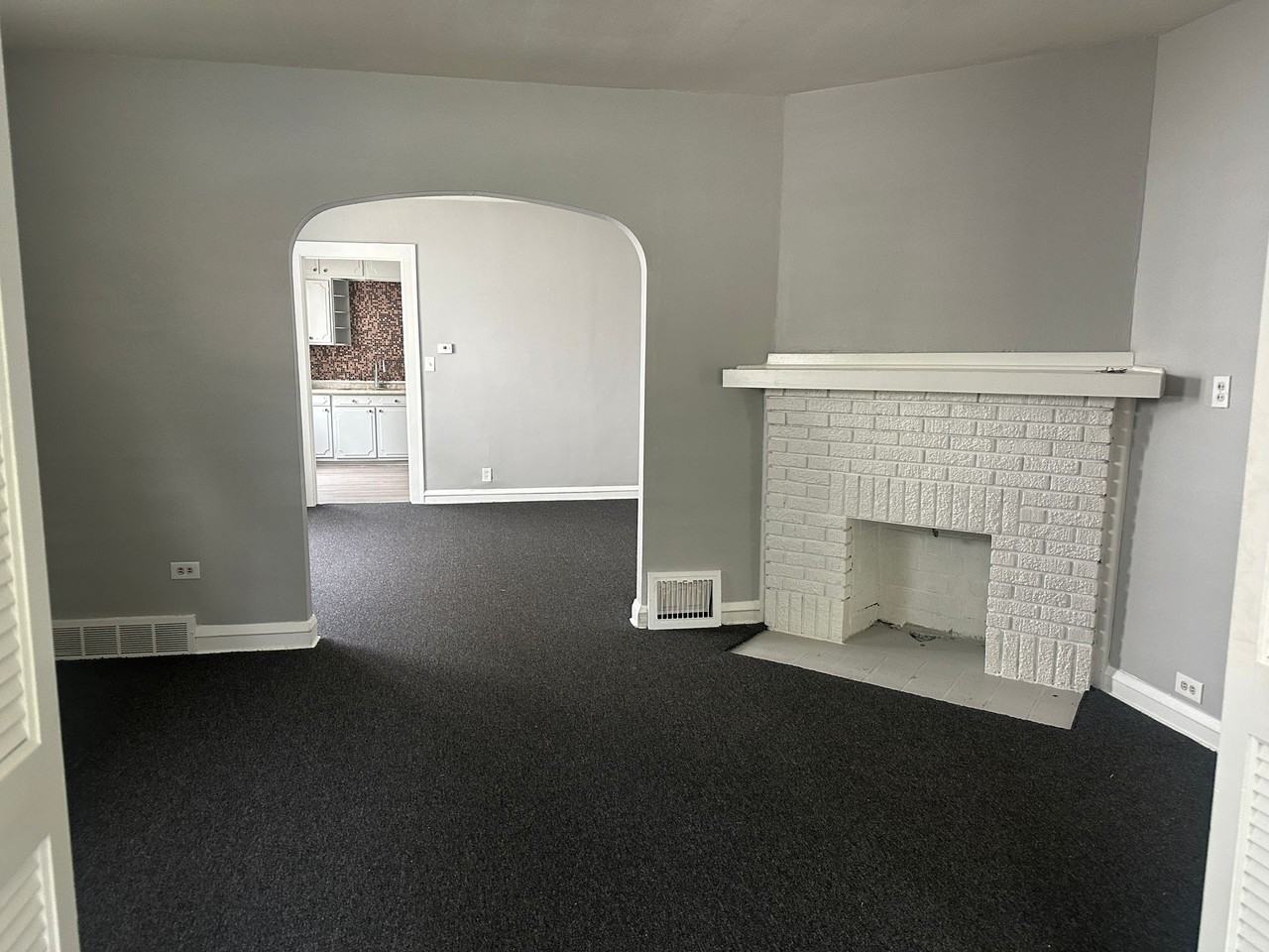 3643 E 146th - Photo 2 of 8