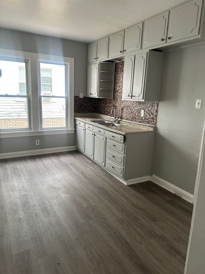 3643 E 146th - Photo 5 of 8