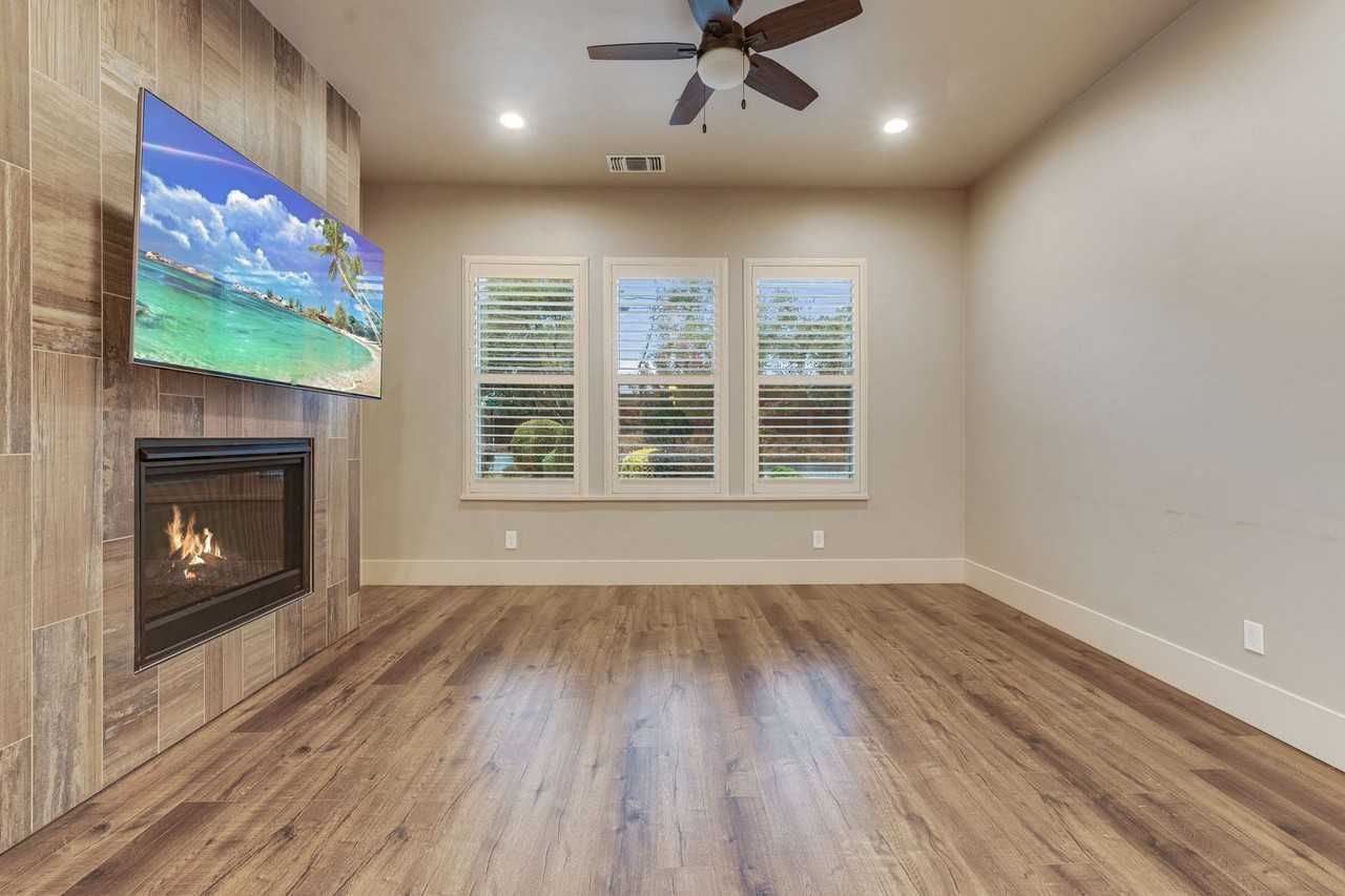 8327 Lakeland Dr - Photo 3 of 50