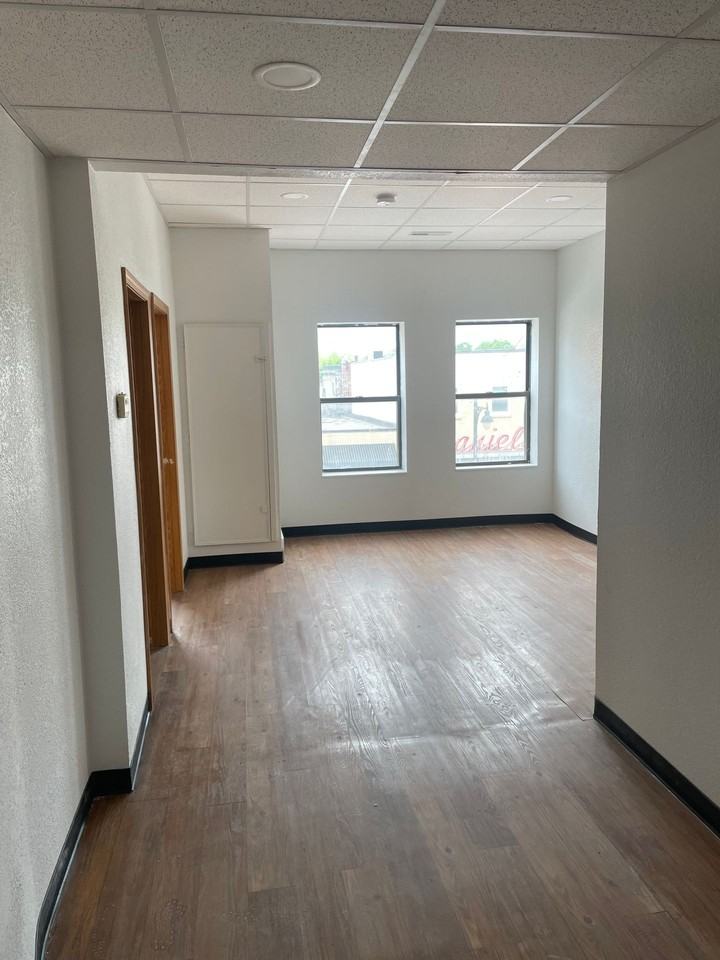 1109 Central, Renovated Historic Living! - Photo 3 of 18