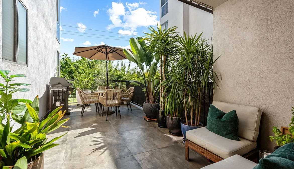 8530 Holloway Dr - Photo 3 of 6