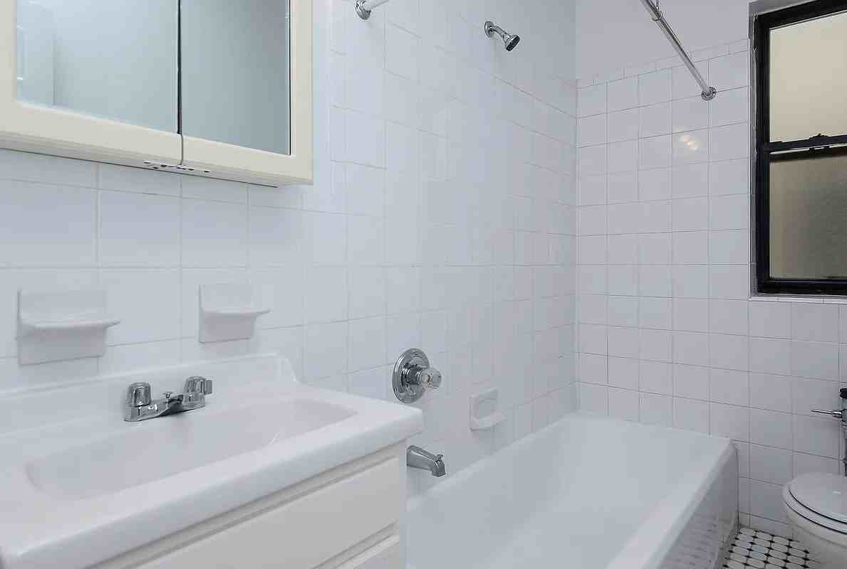 2685 Creston Ave #2F