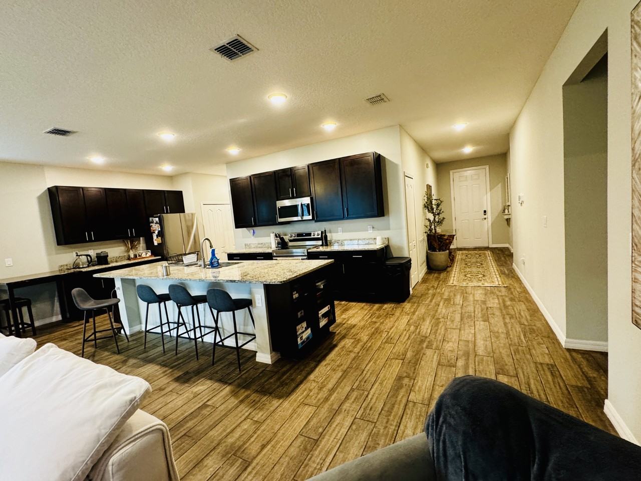 948 Alminar Ave Se #NA - Photo 3 of 18